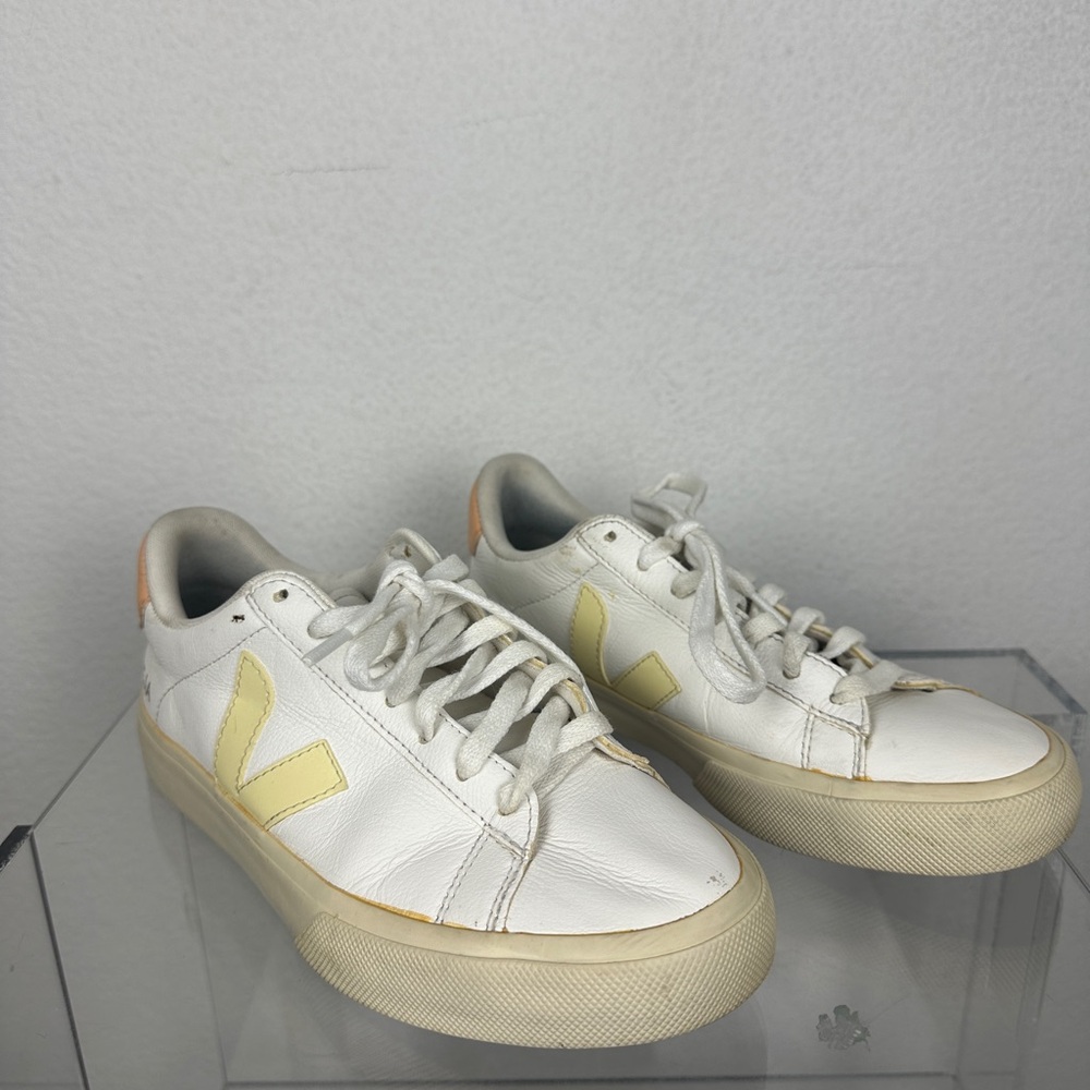Veja Campo Lester Sneaker White / Sun Peach Women’s Shoe Size 7.5 (EUR 38.5) EUC